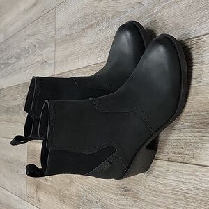 Teva Size 6 Black Anaya Chelsea Waterproof Leather Boots